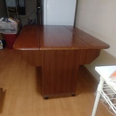 バタフライ　テーブルの画像