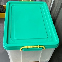 お話し中木製棚2点と衣装ケース1個計3点の画像