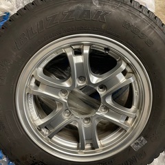 キャラバンアルミホイルスタッドレスタイヤの画像