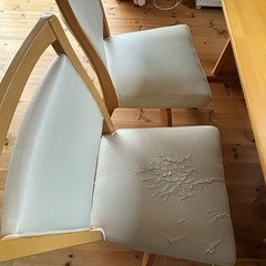 ダイニングテーブルの画像