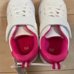 新品未使用タグ付き　西松屋　キッズスニーカー　16cmの画像