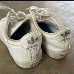 アディダススニーカーADICOURTアディコート　25センチお子様の内履き等にもの画像