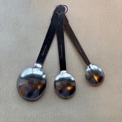 ステンレススチール製の計量スプーン3本セット、リング付きの画像