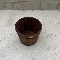 ウイスキーバレルプランターの画像