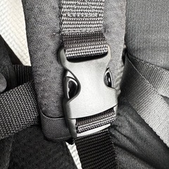 未使用に近くキレイです⚠️アップリカ抱っこ紐 コアラ⚠️𝗔𝗽𝗿𝗶𝗰𝗮 メッシュプラス抱っこ紐 4WAY アップリカ　ブラックの画像