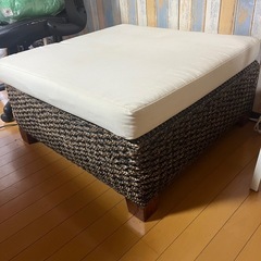 週末まで ソファー？オットマン？汚れ有りの画像