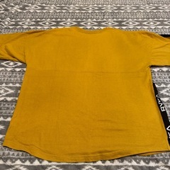 RVCA »»» 半袖Tシャツ Msize カラシ色の画像