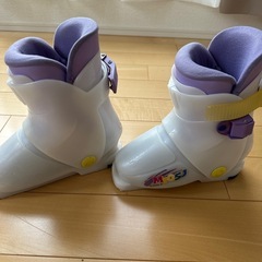 子供　スキー靴の画像