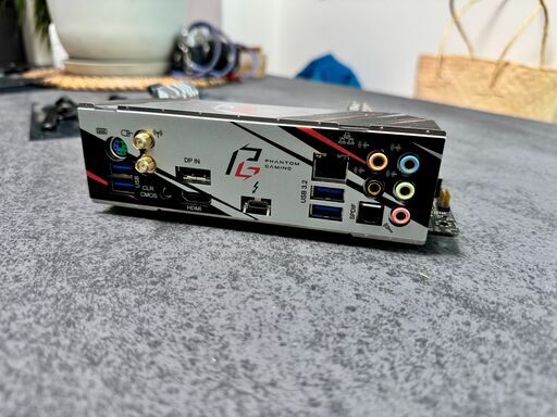 ASRock B550 Phantom Gaming-ITX/ax マザーボード (Mini-ITX, AM4, Wi-Fi 6, T