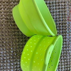 シリコンのザルとボウルとフタの画像