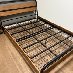 ニトリ　セミダブルベットフレームの画像