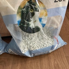 猫の砂　紙タイプの画像