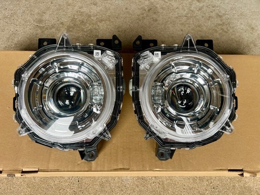 スズキ　ジムニー ノマド 純正ヘッドライト 新車外し