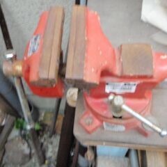 バイス　卓上小型万力　穴あけ、金属加工に最適の画像