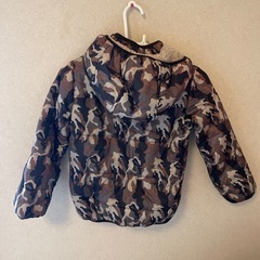 美品！迷彩柄ダウン　130センチの画像