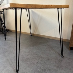 ダイニングテーブルの画像