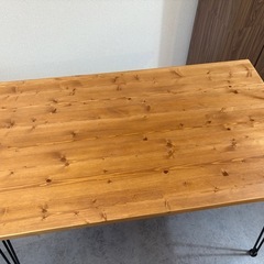 ダイニングテーブルの画像