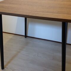 ダイニングテーブルの画像