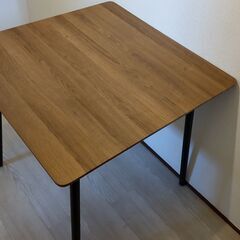 ダイニングテーブルの画像
