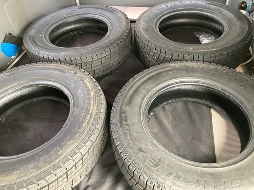 お取引決定しました‼️中古です ハイエース 冬タイヤ スタッドレスタイヤ