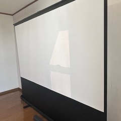 プロジェクタースクリーンの画像