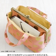 ペットボトルも入る！がま口黒ドットハンドバックの画像