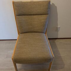 ニトリ　ソファのような座り心地のポケットコイルダイニングチェアの画像