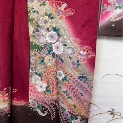 【正絹 振袖】えんじ系　花柄　金彩　美品✨の画像