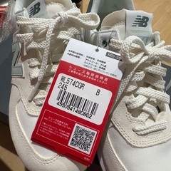 新品、未使用ニューバランススニーカー24.5の画像