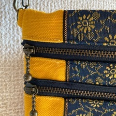 畳縁を使用して作られた、ショルダーバッグの画像