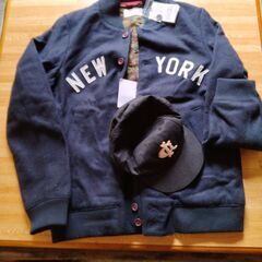 ジャンパーと帽子せっとの画像