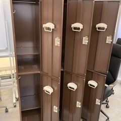 【OF-72】木目調ロッカー 衣装ロッカー 鍵付き 更衣室ロッカー 貴重品 6人用 格安　検)事務机 オフィス チェア　会議 椅子　ロッカー　ミーティングテーブル　応接ソファ 店舗 事務所 什器　書庫 本棚 ラック デスク スチール 美品多数 格安 【中古オフィス家具】の画像