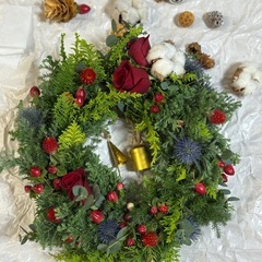 フレッシュグリーンのクリスマスリースの画像