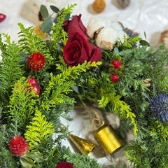 フレッシュグリーンのクリスマスリースの画像