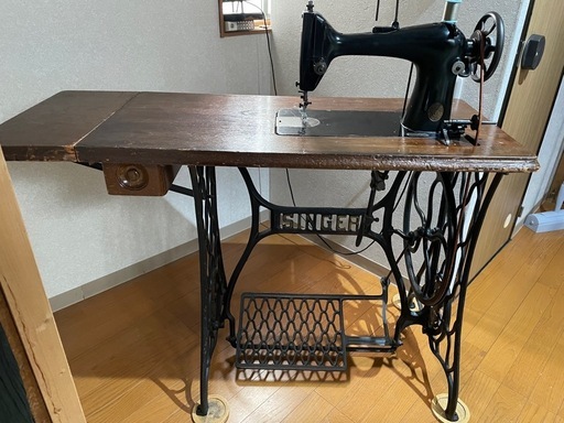 100年以上前のドイツシンガー　職業用　稼働品