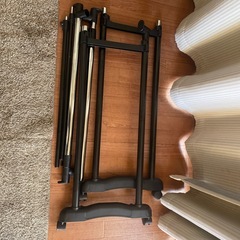 キャスター付きのダブルハンガーラックの画像