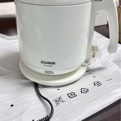 象印　電気ケトル白　0.8L
の画像