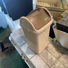 ゴミ箱の画像