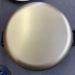 ゴールド 両手鍋 金属製 蓋付きの画像