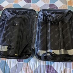 Hardcase carry-on suitcase. No Wheels!!!の画像