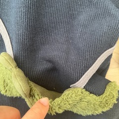 GU恐竜ポシェット風トレーナー100cmの画像