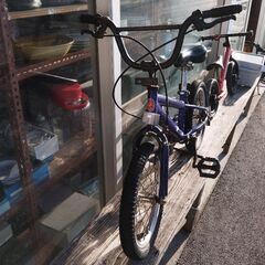 子供用自転車　青の画像