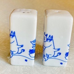 ムーミンのソルト＆ペッパーケースセット(フィンランド製陶磁器)の画像