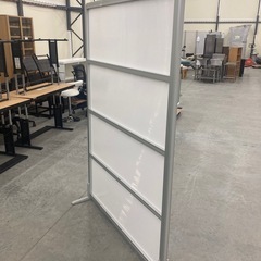 【OF-74】人気 コマニー ソラパスシリーズ 自立パーテーション 横幅120cm 仕切り 半透明　検)事務机 オフィス チェア　会議 椅子　ロッカー　ミーティングテーブル　応接ソファ 店舗 事務所 什器　書庫 本棚 ラック デスク スチール 美品多数 格安 【中古オフィス家具】の画像