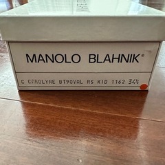 マノロブラニク　キャロライン　サンダル　シルバーの画像