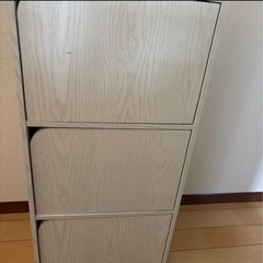 扉付き　ホワイト木目調　3段カラーボックスの画像