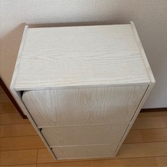 扉付き　ホワイト木目調　3段カラーボックスの画像