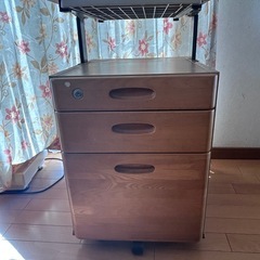 勉強机のサイドデスクの画像