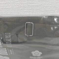 【新品未使用】デイジードール by マリークヮント　2Way　ショルダーバッグ　カーキ　ナイロンバッグ　カーキショルダーバッグ、ロゴ付き　DAISY DOLL by MARY QUANT　251110-5Yの画像