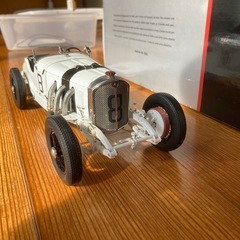 CMC 1/18モデルカーの画像